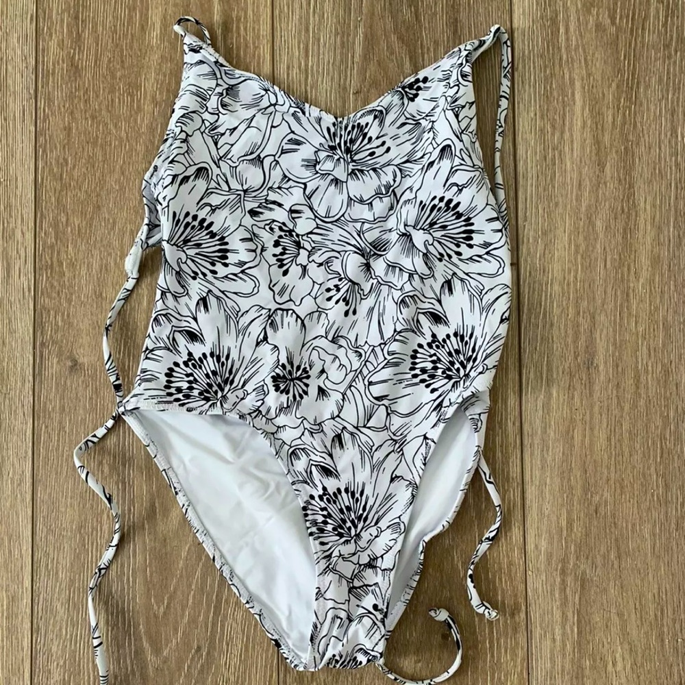 Ele Swims small bathing suit NWOT